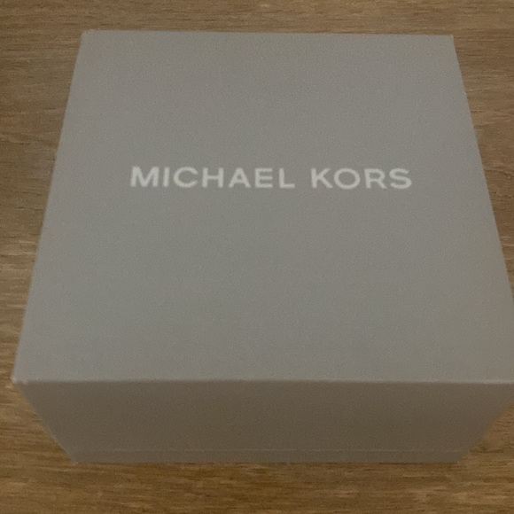 Michael Kors hoop earrings with diamonds - Picture 10 of 10